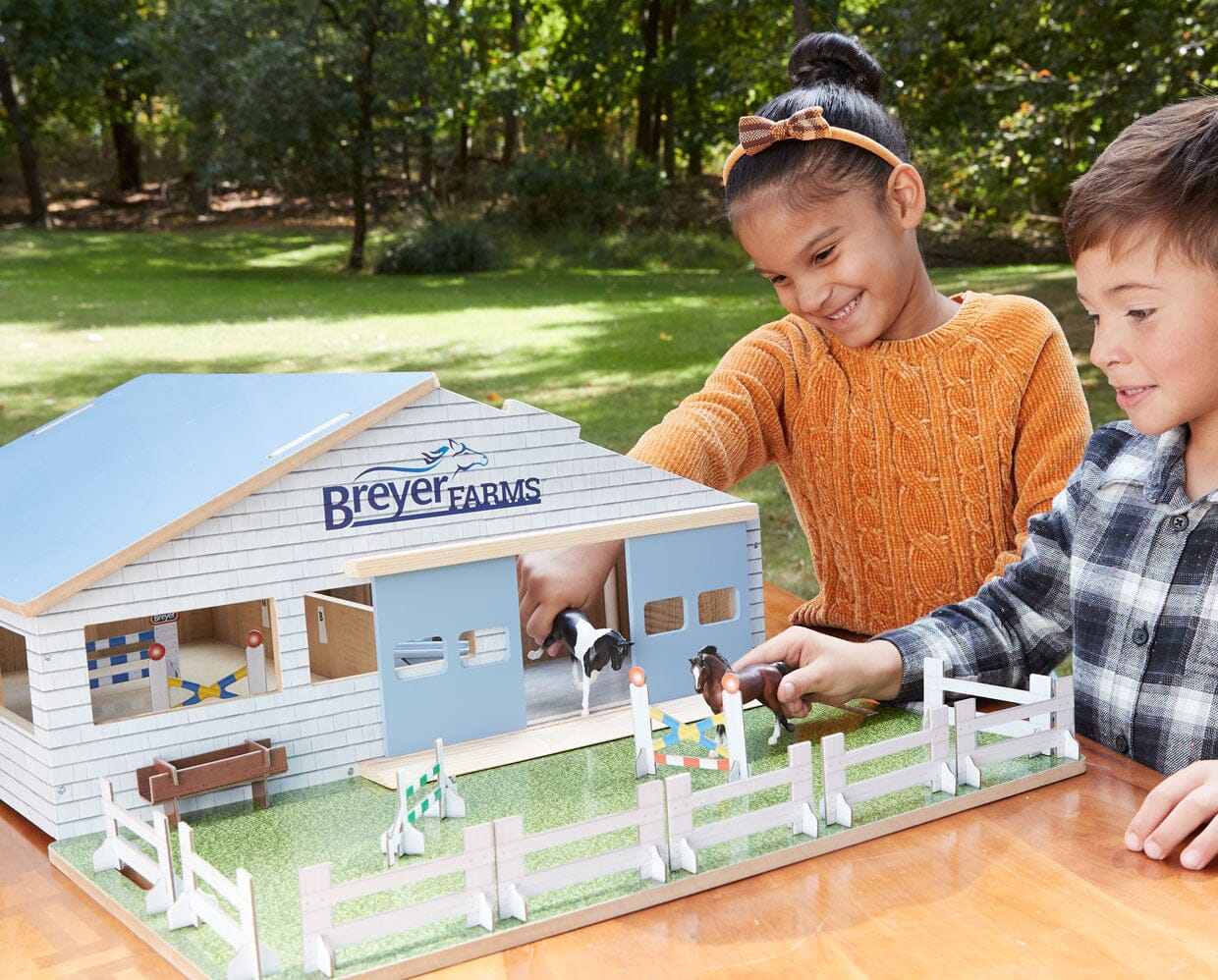 Breyer Farms Deluxe Arena Stable